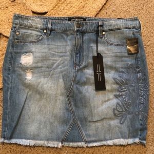 NWT Liverpool denim mini skirt